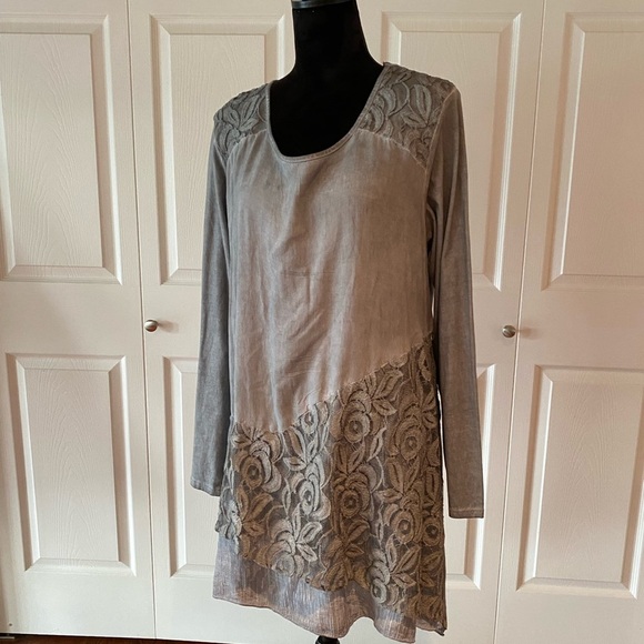 Forgotten Grace Tunic. XXL (1X) - Picture 4 of 12